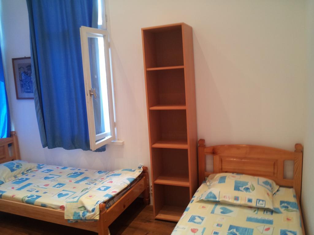 Old House Hostel Burgas Ruang foto