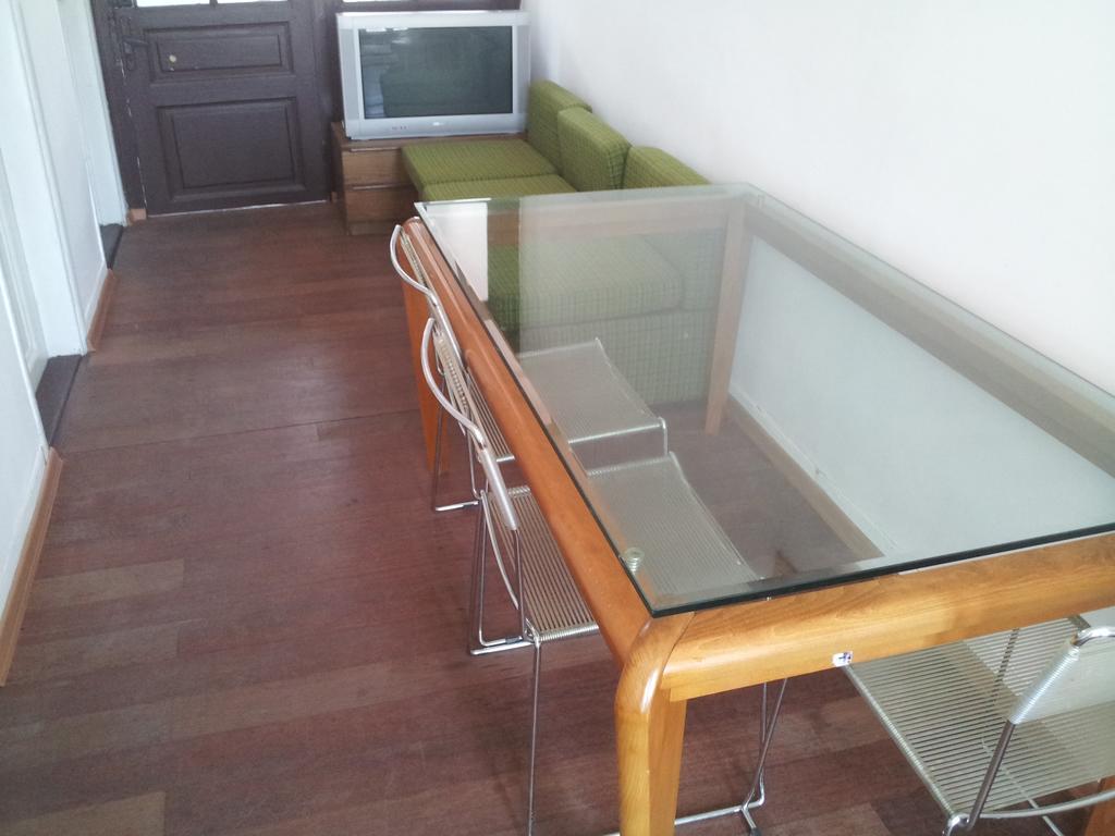Old House Hostel Burgas Ruang foto