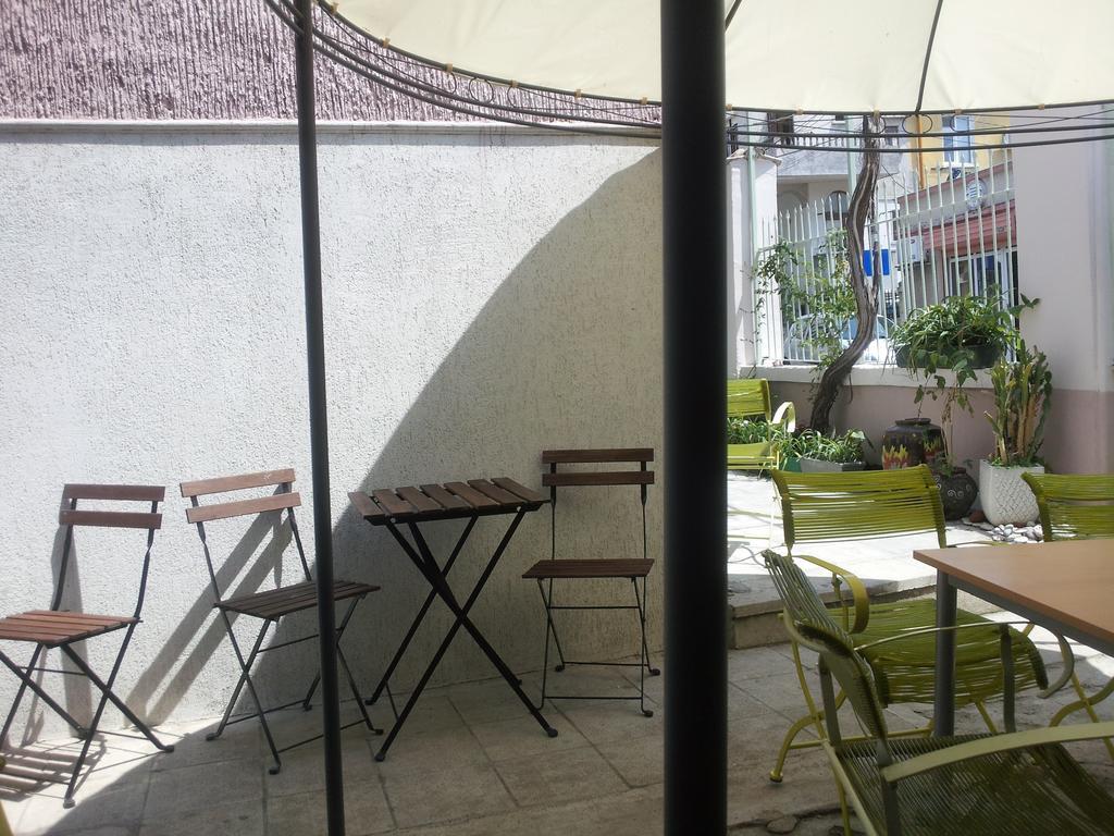 Old House Hostel Burgas Bagian luar foto