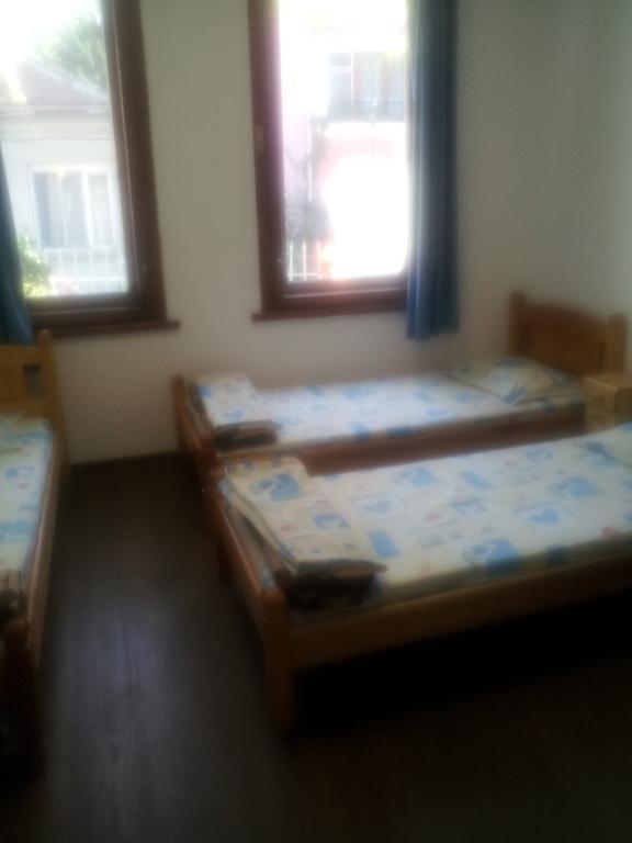Old House Hostel Burgas Ruang foto